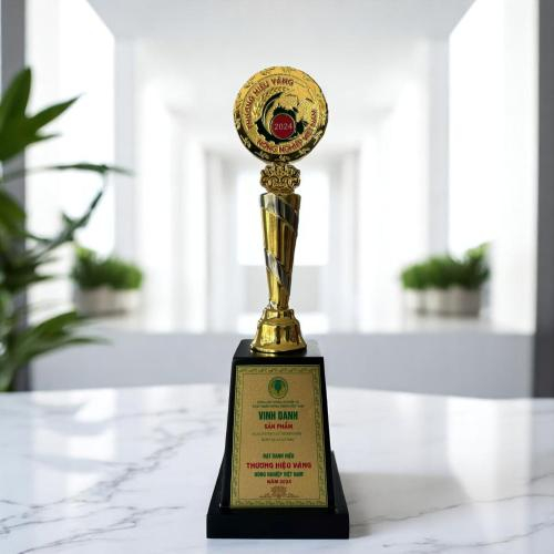 Cúp & Kỷ Niệm Chương